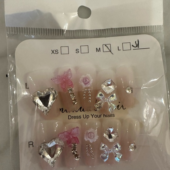 Assorted Press-On Nail Set - Picture 9 of 16